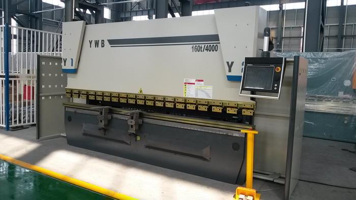 4 m Delem 6 Axis CNC plechu, ohýbání kovů