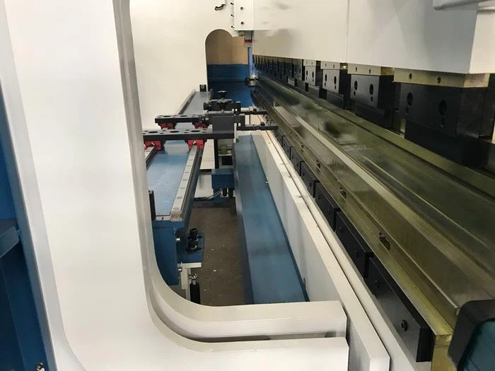 2 axis auto bending back gauge for China Yawei PBH PBC 300T CNC Press brakes 5 axis DELEM DA58T Italy DSP Laser guarding